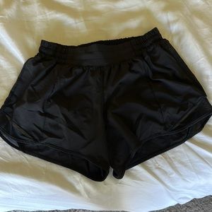 LuLuLemon hot ty hot shorts - size 8